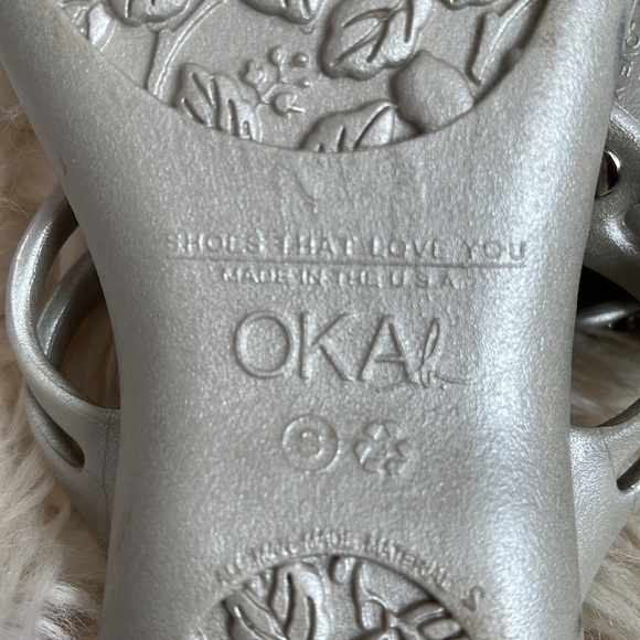 OKA-B LIGHT SILVER BEADS FLIP FLOPS SANDALS WOMEN SIZE S/5.5 - Picture 8 of 8